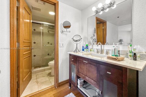 Condo in Miami Beach, Florida, 2 bedrooms  № 1794883 - photo 14
