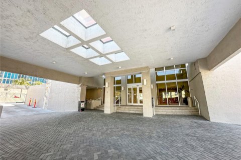 Condo in Miami Beach, Florida, 2 bedrooms  № 1794883 - photo 25