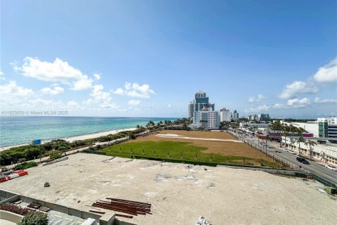 Condo in Miami Beach, Florida, 2 bedrooms  № 1794883 - photo 4