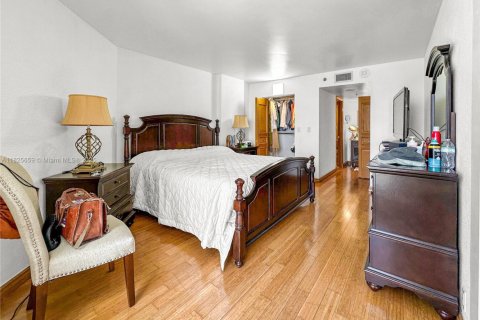 Condo in Miami Beach, Florida, 2 bedrooms  № 1794883 - photo 12
