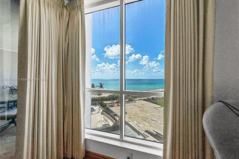 Condo in Miami Beach, Florida, 2 bedrooms  № 1794883 - photo 19