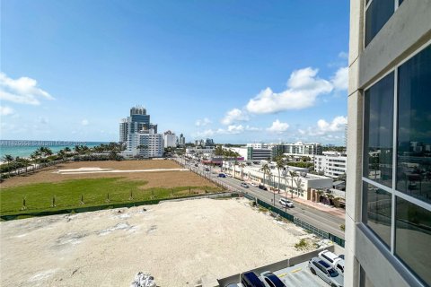 Condo in Miami Beach, Florida, 2 bedrooms  № 1794883 - photo 5