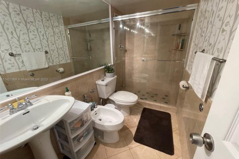 Купить кондоминиум в Майами-Бич, Флорида 2 спальни, 126.35м2, № 1935383 - фото 19