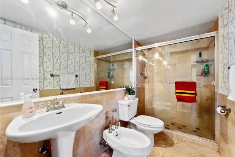 Купить кондоминиум в Майами-Бич, Флорида 2 спальни, 126.35м2, № 1935383 - фото 12