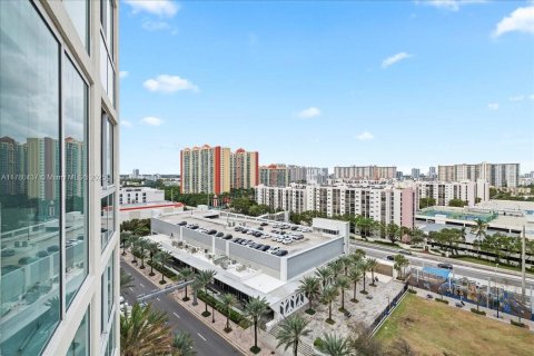 Condo in Sunny Isles Beach, Florida, 3 bedrooms  № 1697893 - photo 4