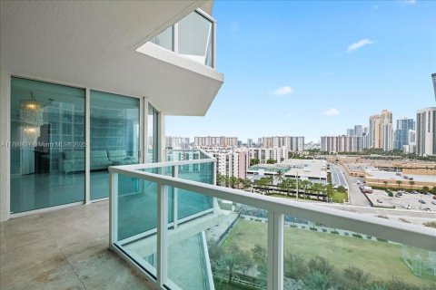 Condo in Sunny Isles Beach, Florida, 3 bedrooms  № 1697893 - photo 9