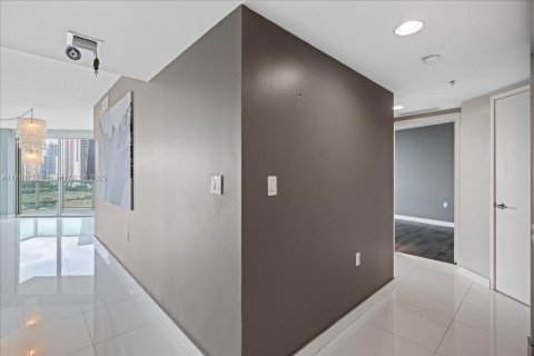 Condo in Sunny Isles Beach, Florida, 3 bedrooms  № 1697893 - photo 21