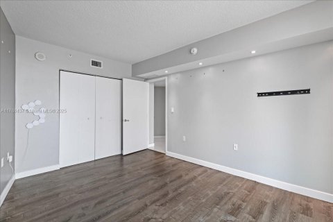 Condo in Sunny Isles Beach, Florida, 3 bedrooms  № 1697893 - photo 17