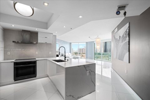Condo in Sunny Isles Beach, Florida, 3 bedrooms  № 1697893 - photo 2