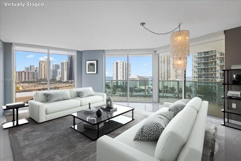 Condo in Sunny Isles Beach, Florida, 3 bedrooms  № 1697893 - photo 1