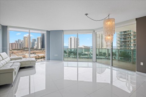 Condo in Sunny Isles Beach, Florida, 3 bedrooms  № 1697893 - photo 27