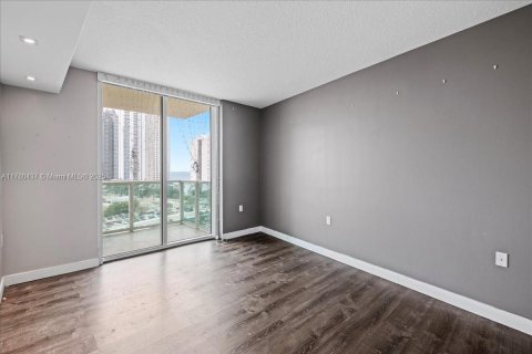 Condo in Sunny Isles Beach, Florida, 3 bedrooms  № 1697893 - photo 18