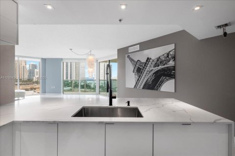 Condo in Sunny Isles Beach, Florida, 3 bedrooms  № 1697893 - photo 30
