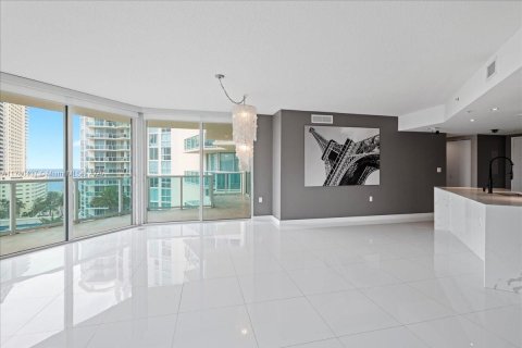 Condo in Sunny Isles Beach, Florida, 3 bedrooms  № 1697893 - photo 26