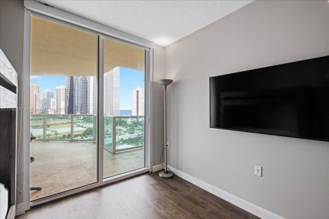 Condo in Sunny Isles Beach, Florida, 3 bedrooms  № 1697893 - photo 19