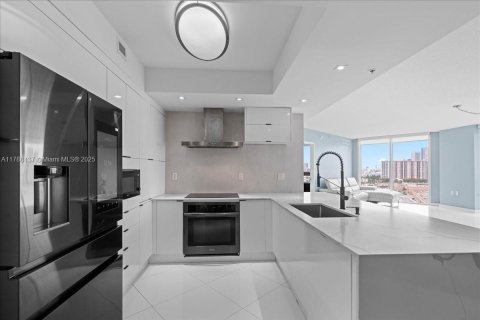 Condo in Sunny Isles Beach, Florida, 3 bedrooms  № 1697893 - photo 23