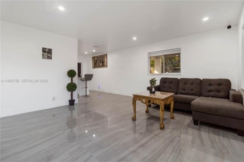 House in Tamarac, Florida 2 bedrooms, 80.27 sq.m. № 2010622 - photo 19