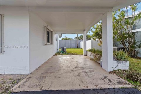 House in Tamarac, Florida 2 bedrooms, 80.27 sq.m. № 2010622 - photo 4