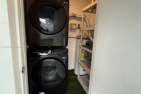 House in Tamarac, Florida 2 bedrooms, 80.27 sq.m. № 2010622 - photo 20