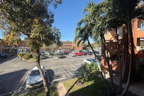 Condominio en venta en Tamarac, Florida, 2 dormitorios, 85.47 m2 № 2002446 - foto 9