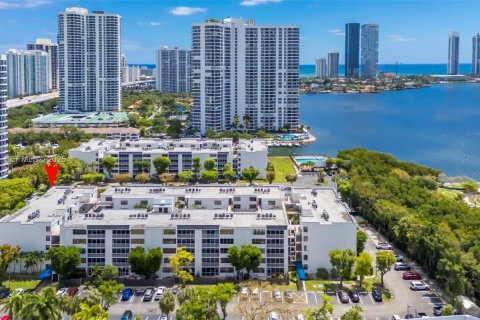 Condominio en venta en Aventura, Florida, 2 dormitorios, 120.12 m2 № 2066421 - foto 30