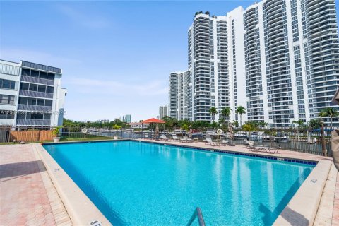 Condominio en venta en Aventura, Florida, 2 dormitorios, 120.12 m2 № 2066421 - foto 24