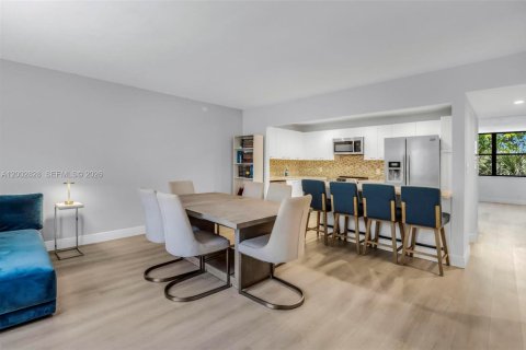 Condominio en Aventura, Florida, 2 dormitorios  № 2066421