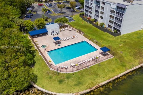 Condominio en venta en Aventura, Florida, 2 dormitorios, 120.12 m2 № 2066421 - foto 25