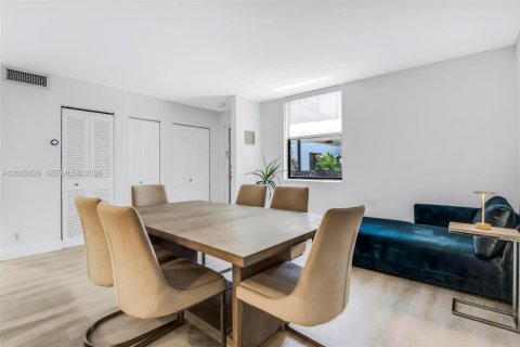 Condominio en venta en Aventura, Florida, 2 dormitorios, 120.12 m2 № 2066421 - foto 2