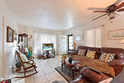 Propiedad comercial en venta en Bradenton, Florida, 3 dormitorios, 175.49 m2 № 2091563 - foto 17