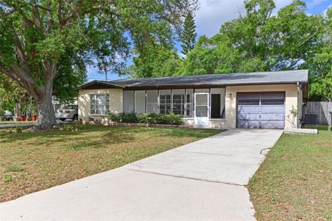 Propiedad comercial en Bradenton, Florida 3 dormitorios, 175.49 m2 № 2091563