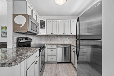 Condo in Boca Raton, Florida, 2 bedrooms № 2251524 - photo 14