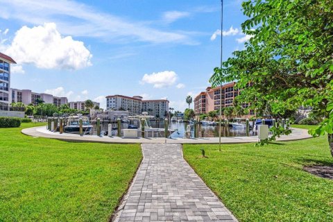 Condo in Boca Raton, Florida, 2 bedrooms № 2251524 - photo 24