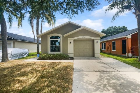 House in Orlando, Florida 3 bedrooms, 103.21 sq.m. № 1856100 - photo 1