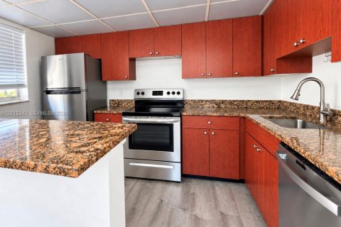 Apartamento en alquiler en Fort Lauderdale, Florida, 2 dormitorios, 504.46 m2 № 2431407 - foto 2
