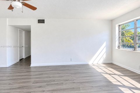 Apartamento en alquiler en Fort Lauderdale, Florida, 2 dormitorios, 504.46 m2 № 2431407 - foto 8
