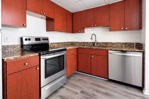 Apartamento en alquiler en Fort Lauderdale, Florida, 2 dormitorios, 504.46 m2 № 2431407 - foto 4
