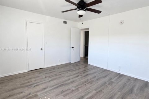 Apartamento en alquiler en Fort Lauderdale, Florida, 2 dormitorios, 504.46 m2 № 2431407 - foto 9