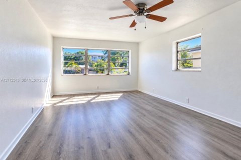 Apartamento en alquiler en Fort Lauderdale, Florida, 2 dormitorios, 504.46 m2 № 2431407 - foto 3