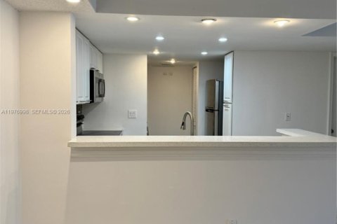 Condo in Coral Springs, Florida, 2 bedrooms  № 2041004 - photo 2