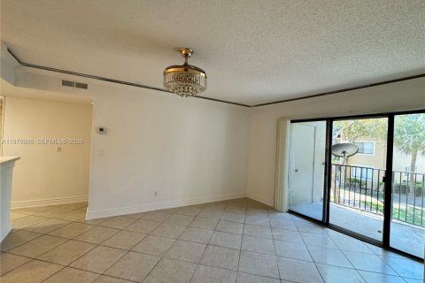Condo in Coral Springs, Florida, 2 bedrooms  № 2041004 - photo 5