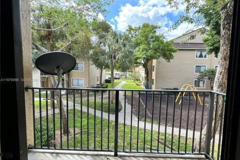 Condo in Coral Springs, Florida, 2 bedrooms  № 2041004 - photo 19