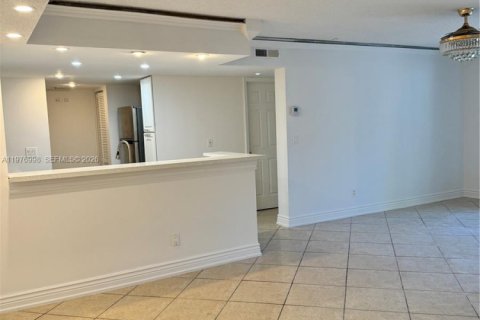 Condo in Coral Springs, Florida, 2 bedrooms  № 2041004 - photo 8