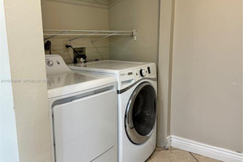 Condo in Coral Springs, Florida, 2 bedrooms  № 2041004 - photo 18