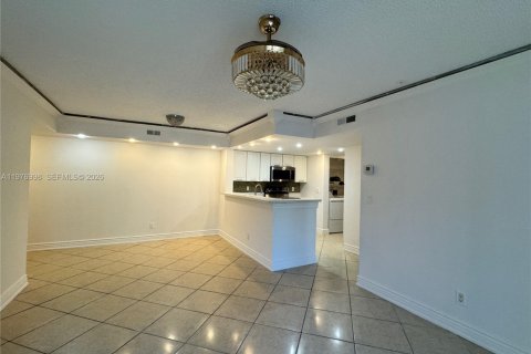 Condo in Coral Springs, Florida, 2 bedrooms  № 2041004 - photo 4