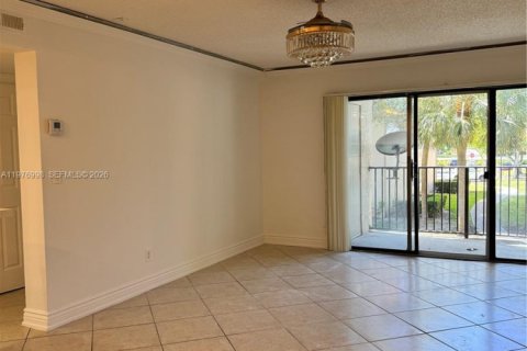 Condo in Coral Springs, Florida, 2 bedrooms  № 2041004 - photo 9