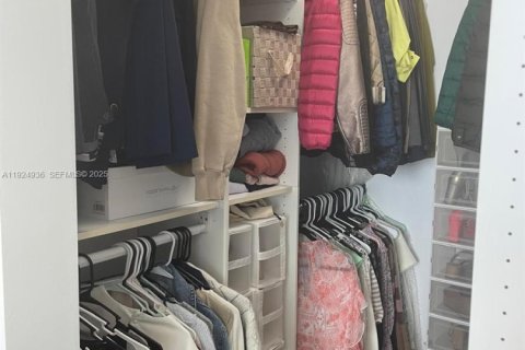 Снять в аренду кондоминиум в Майами, Флорида 1 спальня, 73.3м2, № 1983725 - фото 12