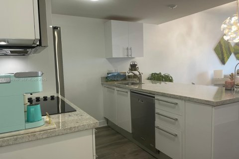 Снять в аренду кондоминиум в Майами, Флорида 1 спальня, 73.3м2, № 1983725 - фото 20