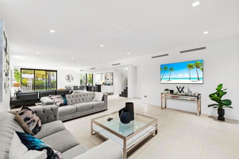 Villa ou maison à North Miami Beach, Floride 5 chambres, 306.58 m2 № 2078861