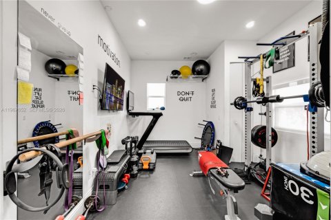 Casa en venta en Miami, Florida, 4 dormitorios, 290.51 m2 № 2029724 - foto 30